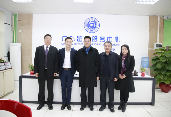 校领导在广外留学服务有限公司考察