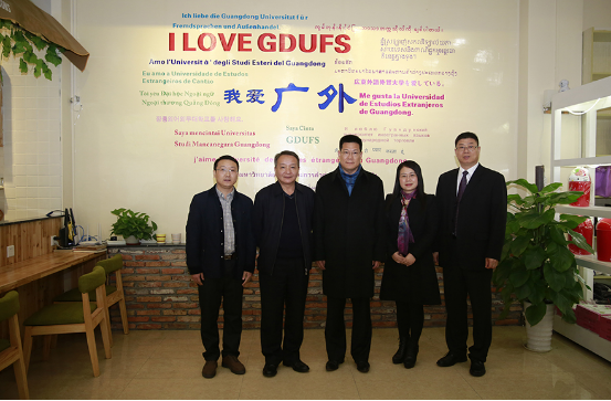 校领导在广外文化创意有限公司考察